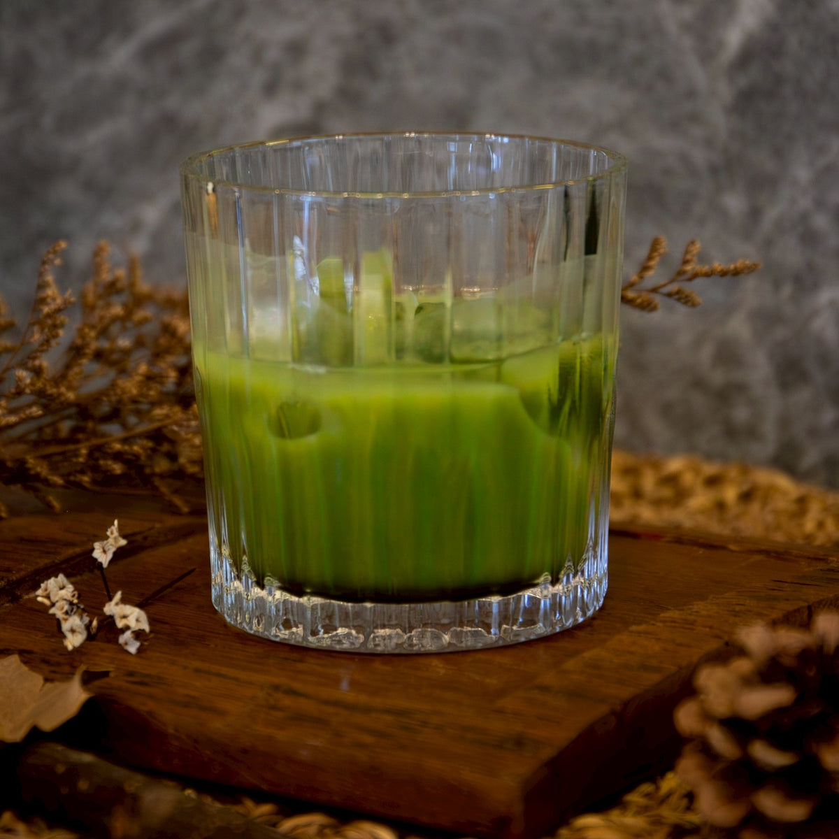 แก้วน้ำลายริ้ว