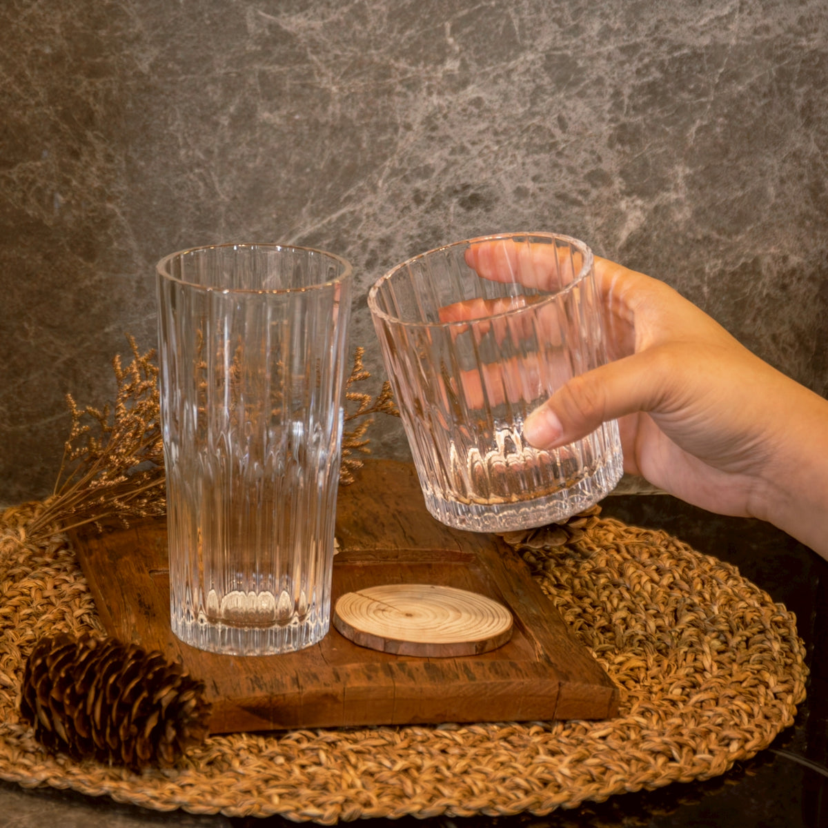 แก้วน้ำลายริ้ว