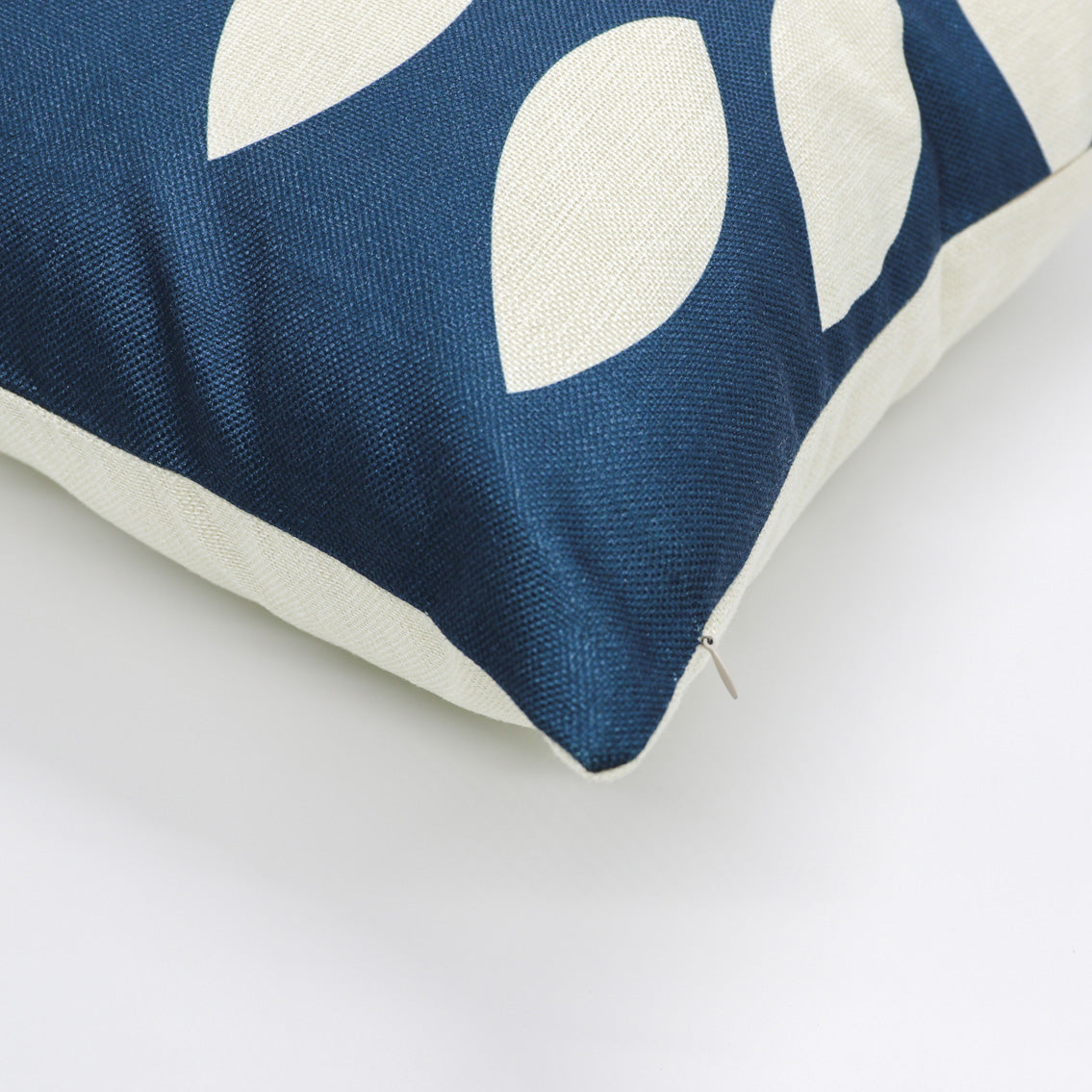 ปลอกหมอนลายดอกไม้มินิมอล