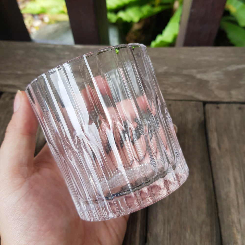 แก้วน้ำลายริ้ว