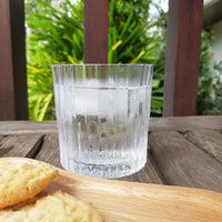 แก้วน้ำลายริ้ว