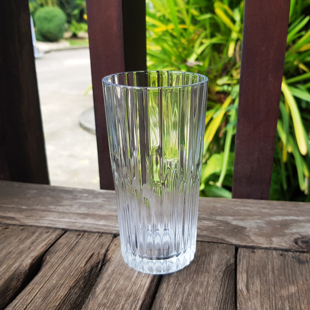 แก้วน้ำลายริ้ว