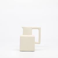 แจกันทรงเหยือกน้ำ