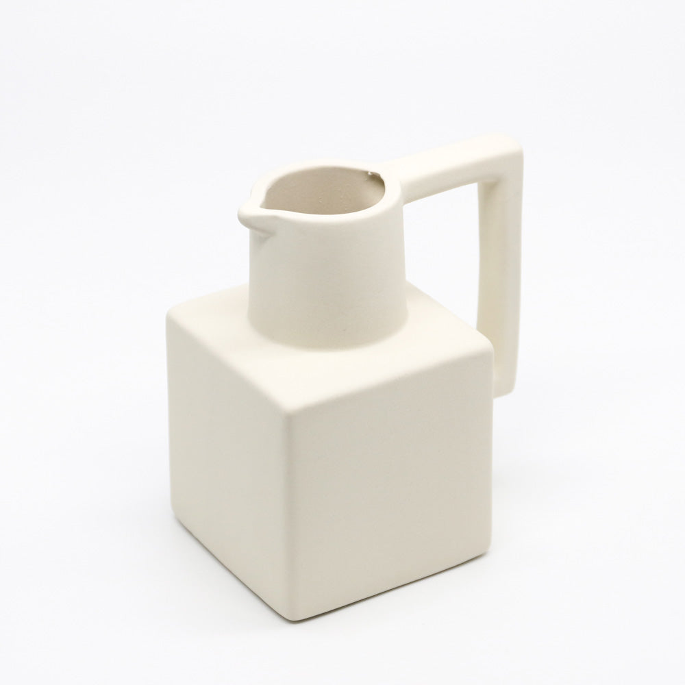 แจกันทรงเหยือกน้ำ