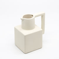 แจกันทรงเหยือกน้ำ