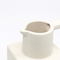 แจกันทรงเหยือกน้ำ