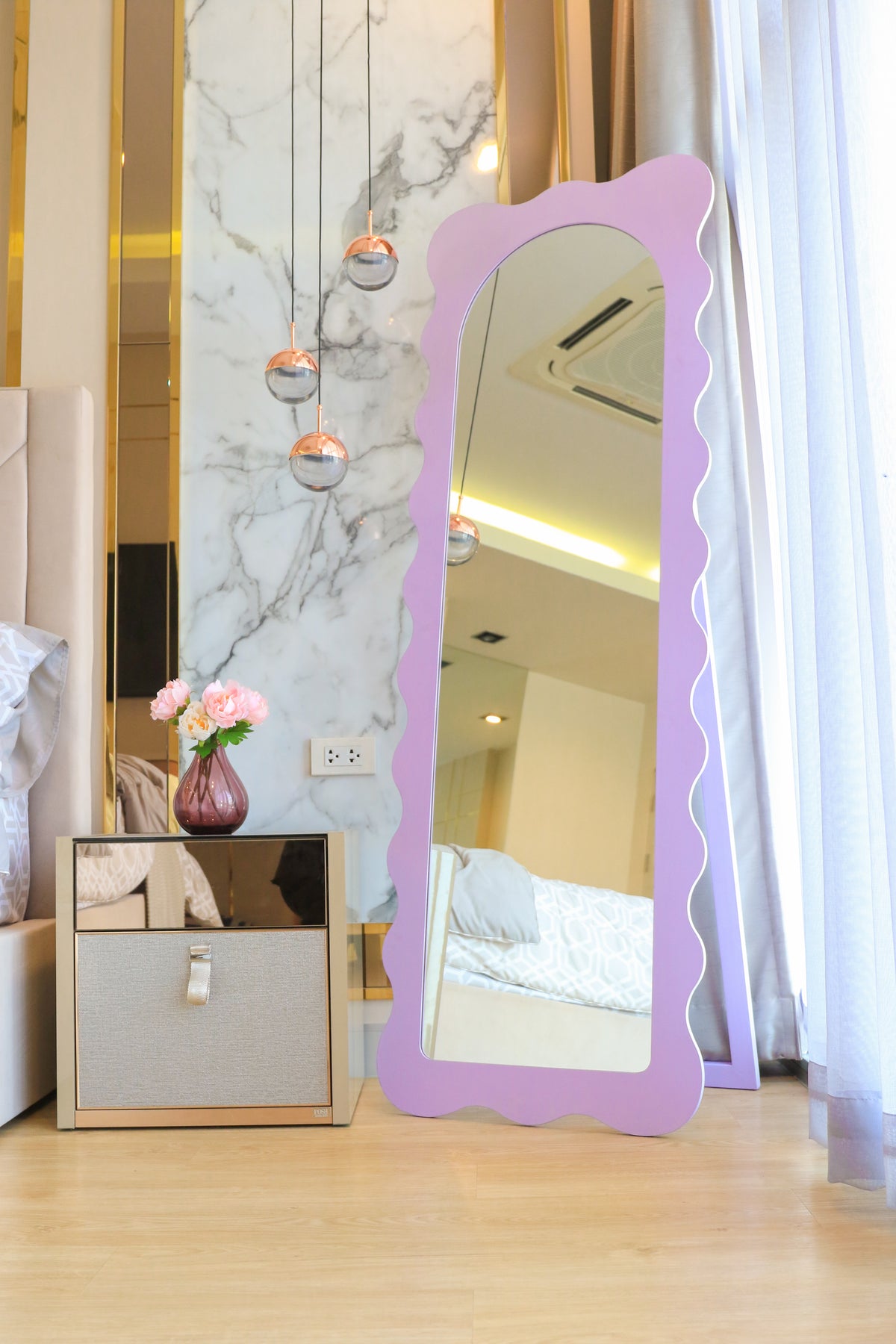 (Pre-order) กระจกเงากรอบไม้แบบมีขาตั้ง รุ่น Wiggle (XL)