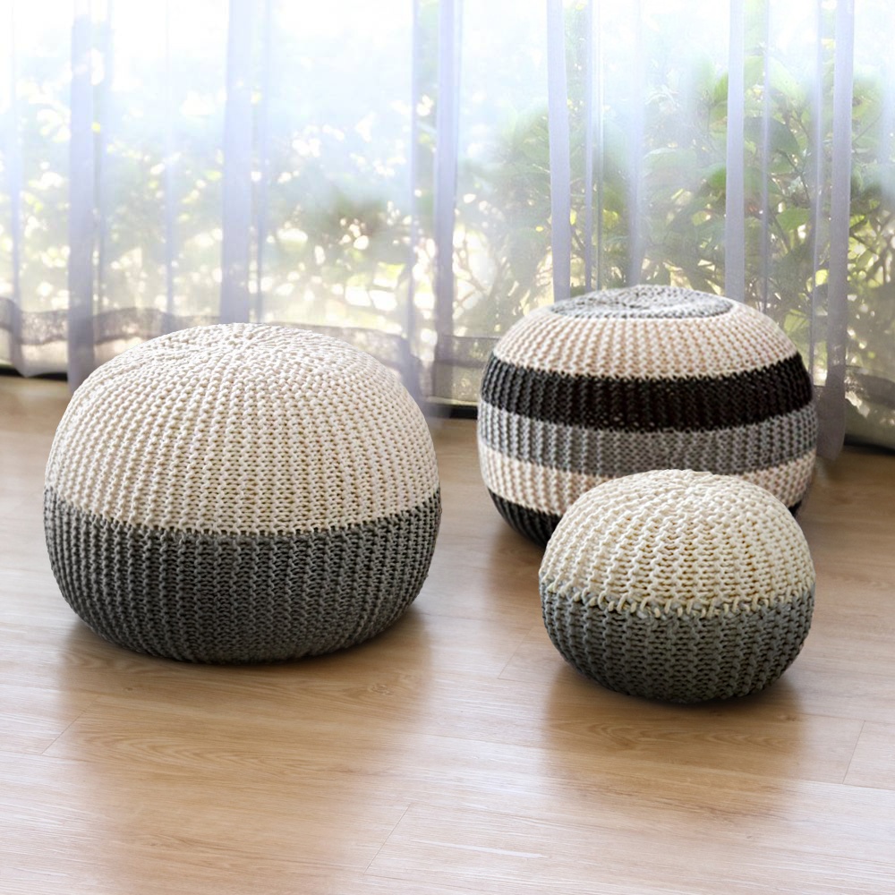 บีนแบ็กถักทรงกลมสีเทา และครีม