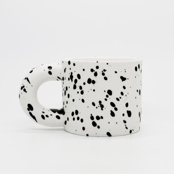 แก้วมัคหูอวบอ้วนสีสีขาวลายสาดสีสีดำ